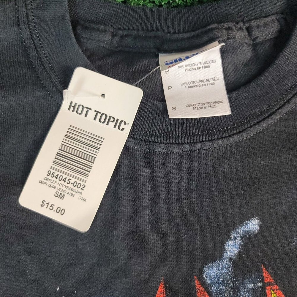 Def Leppard Pyromania Album T Shirt Small NWT Y2k Vintage - Picture 5 of 7
